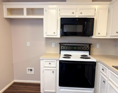 4006 Hunnington Drive - Photo Thumbnail 15