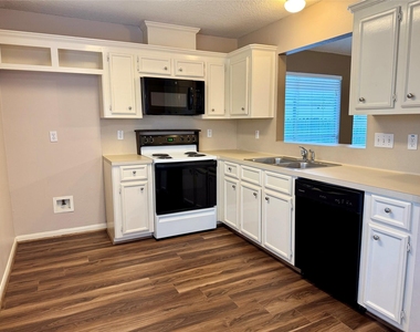 4006 Hunnington Drive - Photo Thumbnail 13