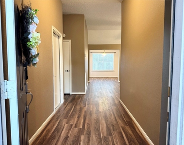 4006 Hunnington Drive - Photo Thumbnail 3