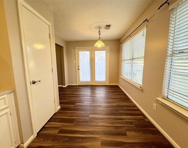 4006 Hunnington Drive - Photo Thumbnail 17