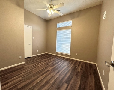 4006 Hunnington Drive - Photo Thumbnail 28
