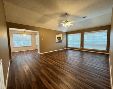 4006 Hunnington Drive - Photo Thumbnail 4