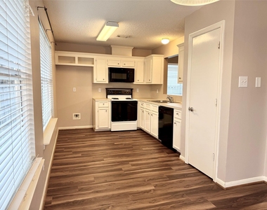 4006 Hunnington Drive - Photo Thumbnail 14