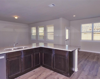 2225 Angie Kaye Drive - Photo Thumbnail 6