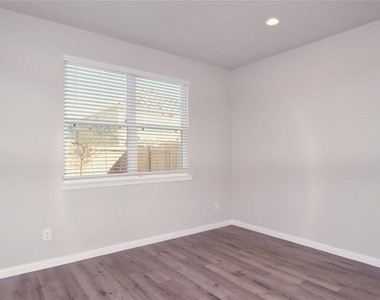 2225 Angie Kaye Drive - Photo Thumbnail 8