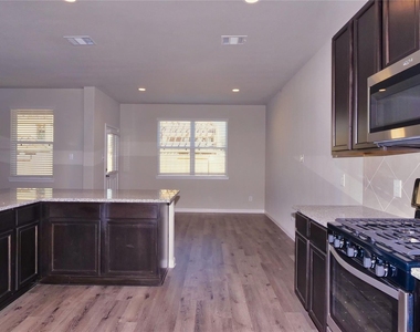 2225 Angie Kaye Drive - Photo Thumbnail 7