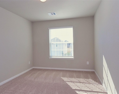2225 Angie Kaye Drive - Photo Thumbnail 10
