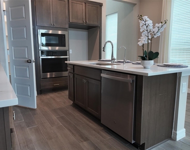 360 Mallorn Lane - Photo Thumbnail 6