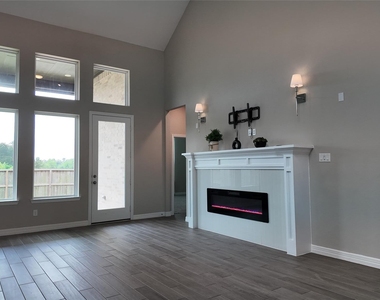 360 Mallorn Lane - Photo Thumbnail 8