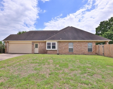 105 Lawrence Marshall Dr - Photo Thumbnail 2