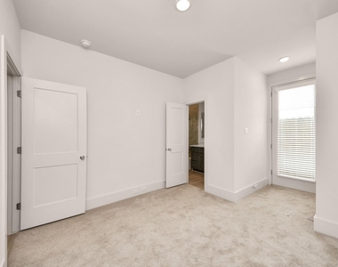 1046 Homer Street - Photo Thumbnail 9