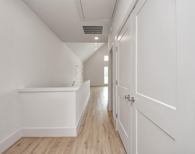 1046 Homer Street - Photo Thumbnail 34