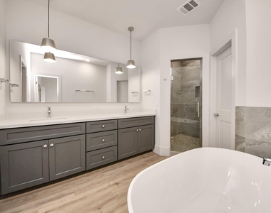 1046 Homer Street - Photo Thumbnail 27