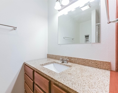 12002 Palmcroft Street - Photo Thumbnail 13