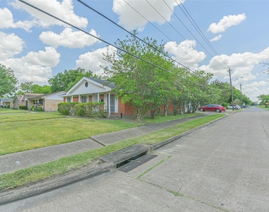 12002 Palmcroft Street - Photo Thumbnail 15
