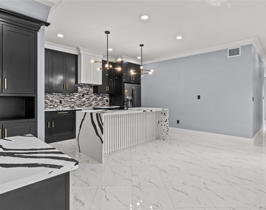 7912 Avenue E - Photo Thumbnail 1