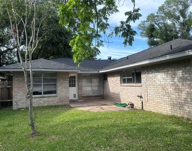 13611 Fernhill Drive - Photo Thumbnail 5