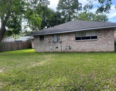 13611 Fernhill Drive - Photo Thumbnail 3