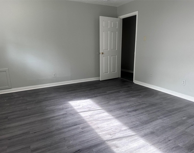 13611 Fernhill Drive - Photo Thumbnail 8