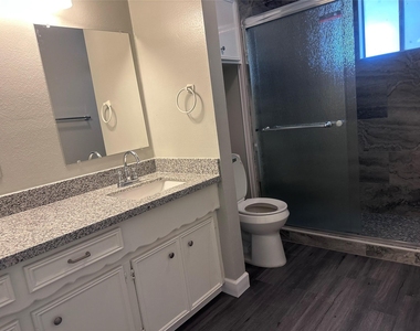 13611 Fernhill Drive - Photo Thumbnail 10