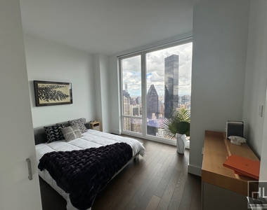 East 44th Street - Photo Thumbnail 3