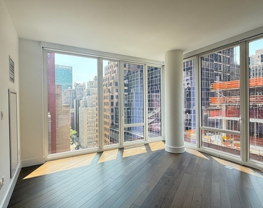 East 44th Street - Photo Thumbnail 1