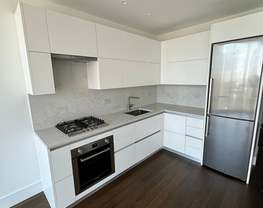 East 44th Street - Photo Thumbnail 3