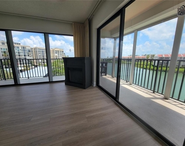 7600 Sun Island Drive S - Photo Thumbnail 6