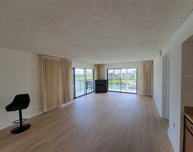 7600 Sun Island Drive S - Photo Thumbnail 10