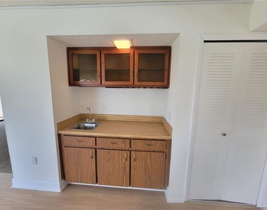 7600 Sun Island Drive S - Photo Thumbnail 11