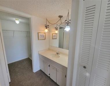 7600 Sun Island Drive S - Photo Thumbnail 21