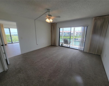 7600 Sun Island Drive S - Photo Thumbnail 16