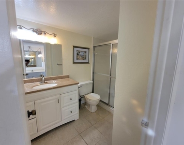 7600 Sun Island Drive S - Photo Thumbnail 20