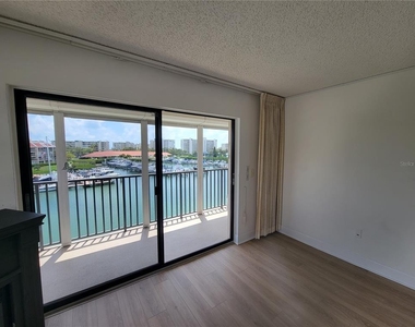 7600 Sun Island Drive S - Photo Thumbnail 7