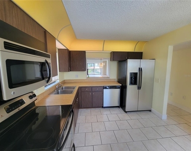 7600 Sun Island Drive S - Photo Thumbnail 12