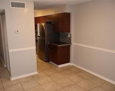 7609 Abbey Lane - Photo Thumbnail 2