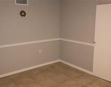 7609 Abbey Lane - Photo Thumbnail 13