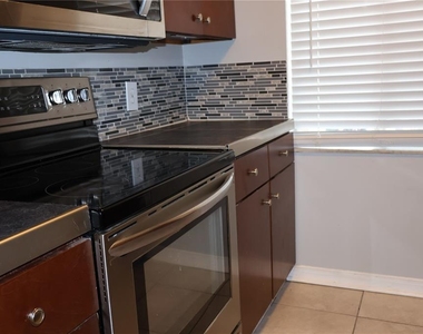 7609 Abbey Lane - Photo Thumbnail 10