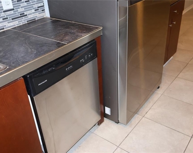 7609 Abbey Lane - Photo Thumbnail 9