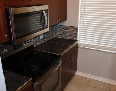 7609 Abbey Lane - Photo Thumbnail 6