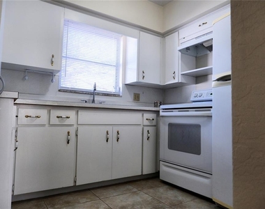 8056 30th Avenue N - Photo Thumbnail 12