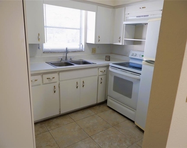 8056 30th Avenue N - Photo Thumbnail 10