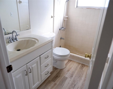 8056 30th Avenue N - Photo Thumbnail 4