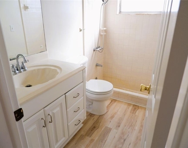 8056 30th Avenue N - Photo Thumbnail 3