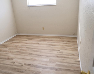 8056 30th Avenue N - Photo Thumbnail 5