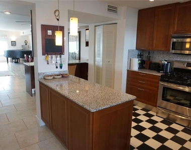 5900 Shore Boulevard S - Photo Thumbnail 6