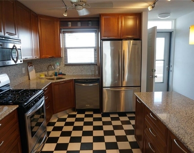 5900 Shore Boulevard S - Photo Thumbnail 8