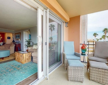 1120 N Shore Drive Ne - Photo Thumbnail 2