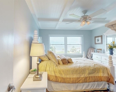 1120 N Shore Drive Ne - Photo Thumbnail 37