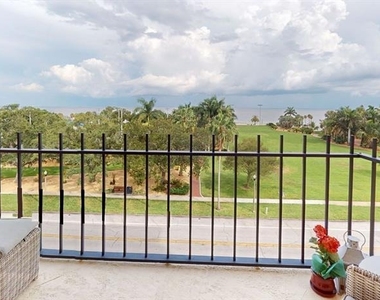 1120 N Shore Drive Ne - Photo Thumbnail 3